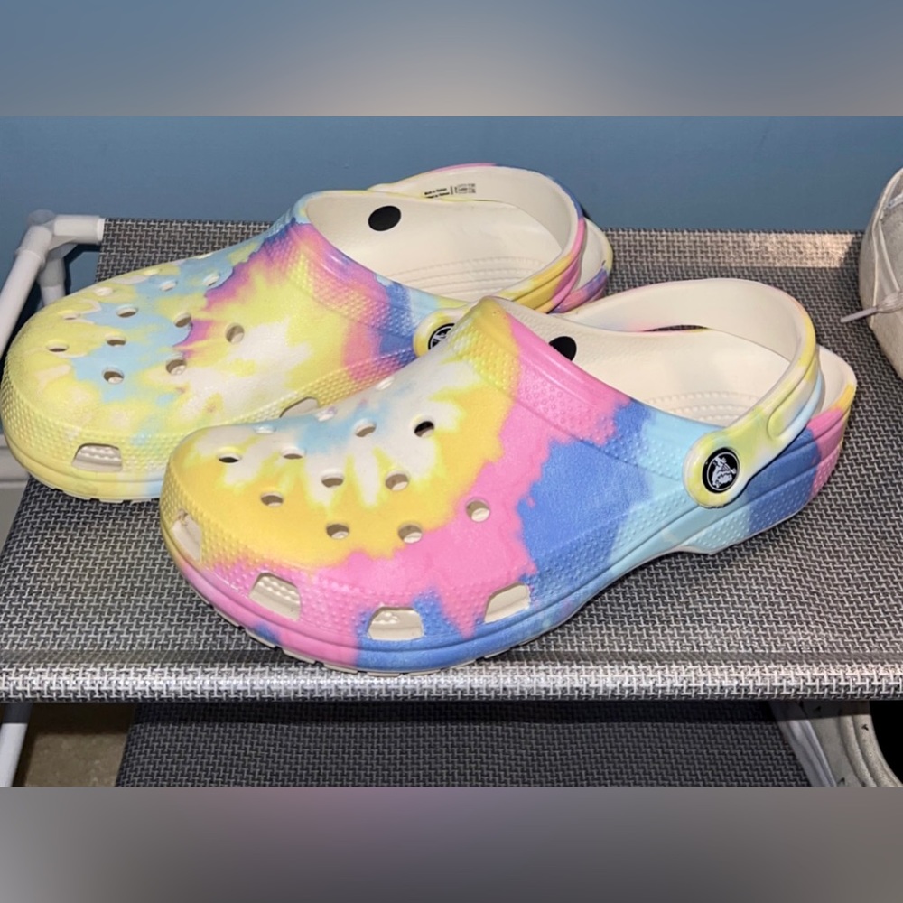 Women’s size 9 crocs